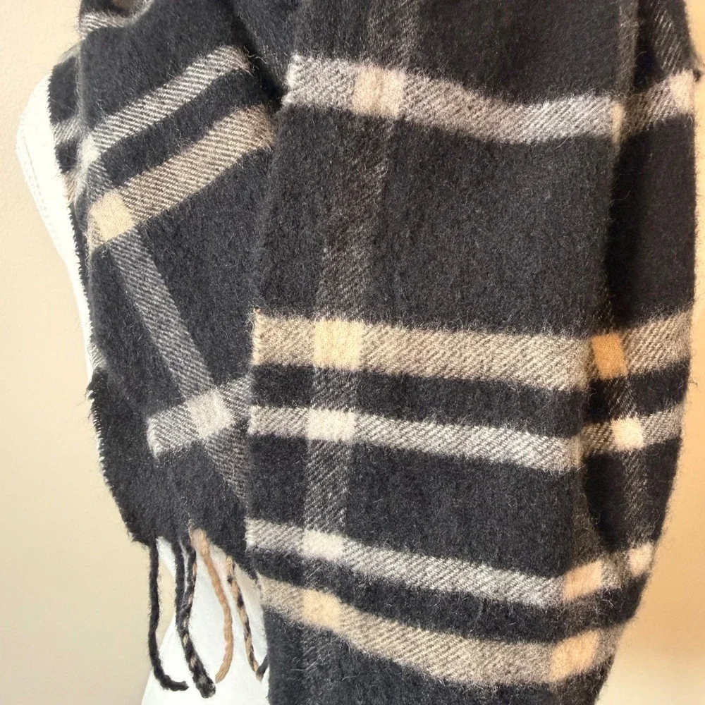 Womens 100% Cashmere Scarf OS Black Tan Plaid Fringe Quite Luxury Fall Wintr